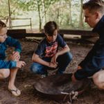 vuur maken workshop tijdens bushcraft zomerkamp